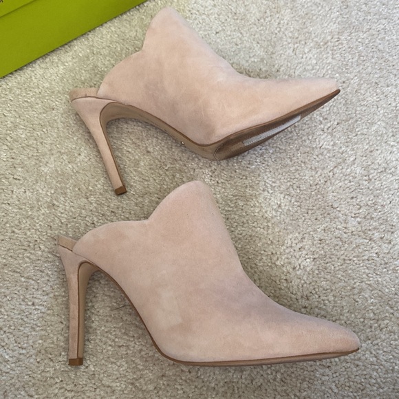 Cute Gianni Bini suede nude pointy toe mule stilettos, 6.5M - Picture 5 of 14
